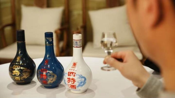 为假期欢庆，为重逢干杯！四特星级酒，美酒佳酿陪你过五一