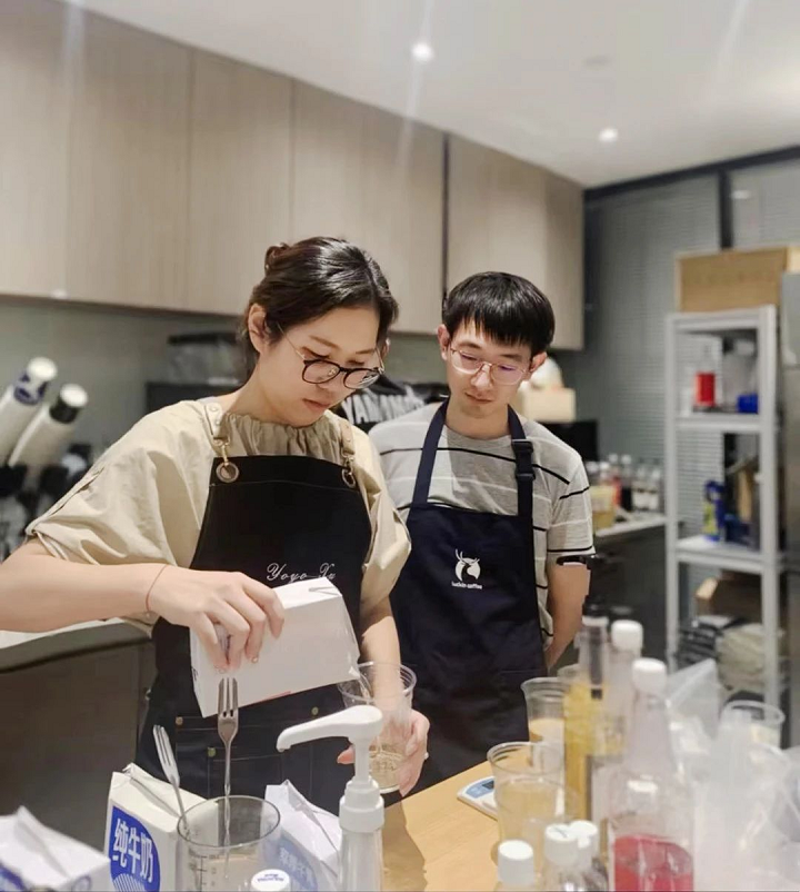 种草丨爆款频出，这一杯为何很多年轻人难以拒绝